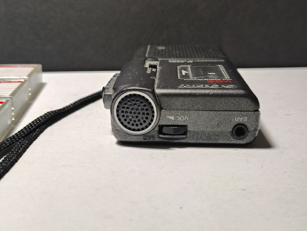 Sony M-529V MicroCassette Corder Recorder VOR Handheld Cassettes Powers On Read