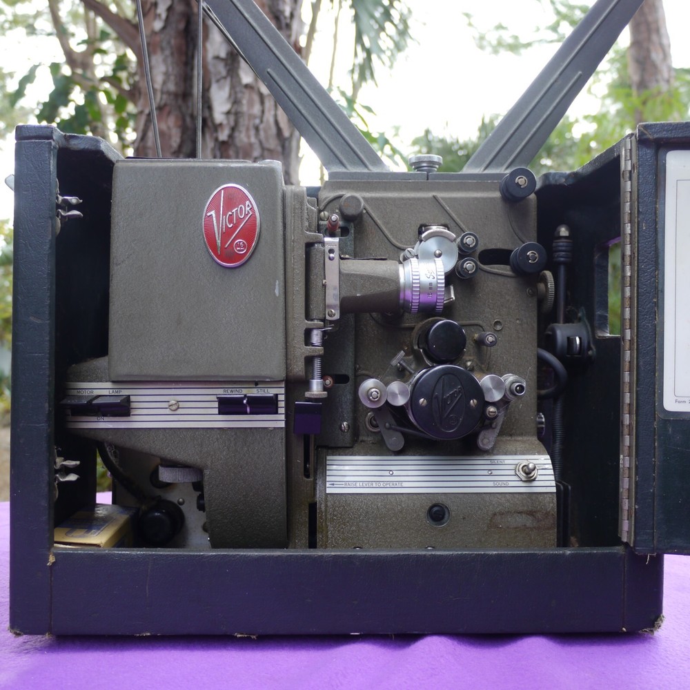 VICTOR 16MM Sound PROJECTOR 65-25