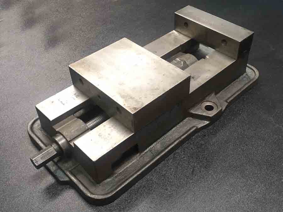 YUASA 8" ACCU-LOCK Machine Tool Milling Vise 550-604 + Handle
