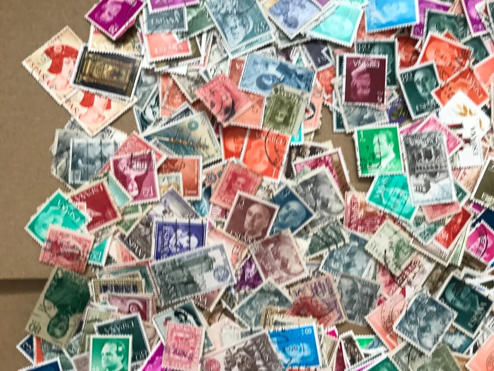 Spain stamps off paper 135 grams