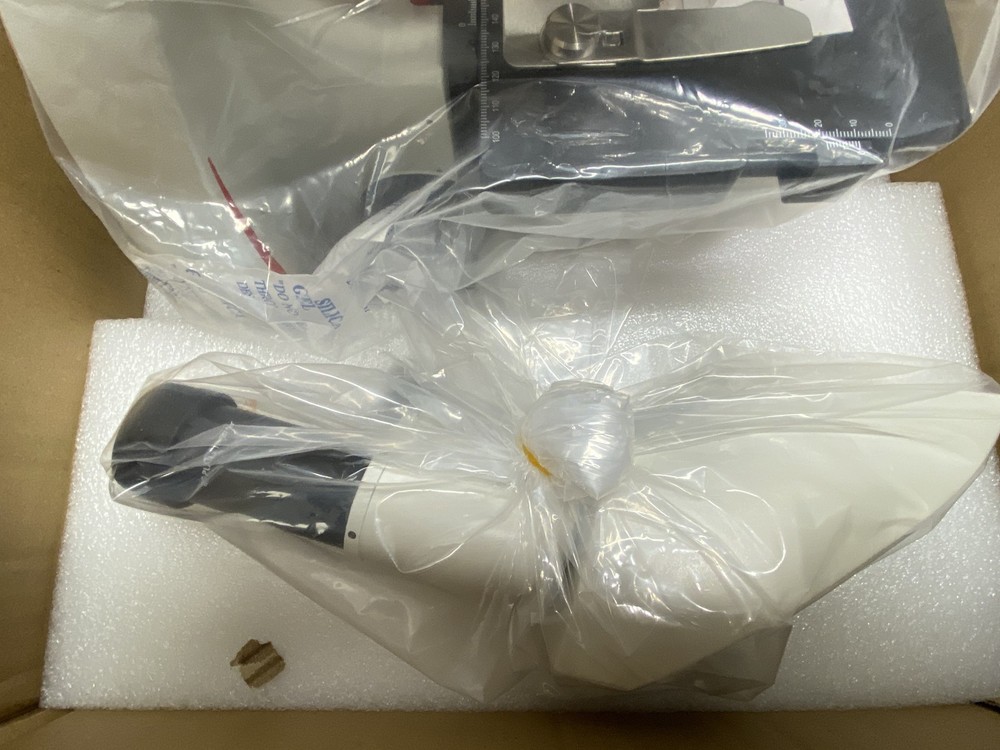 Leica DM500 Binocular Microscope