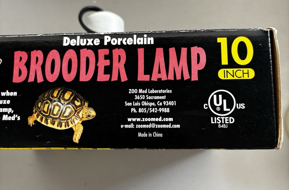 Zoo Med Deluxe Porcelain 10” Brooder Lamp