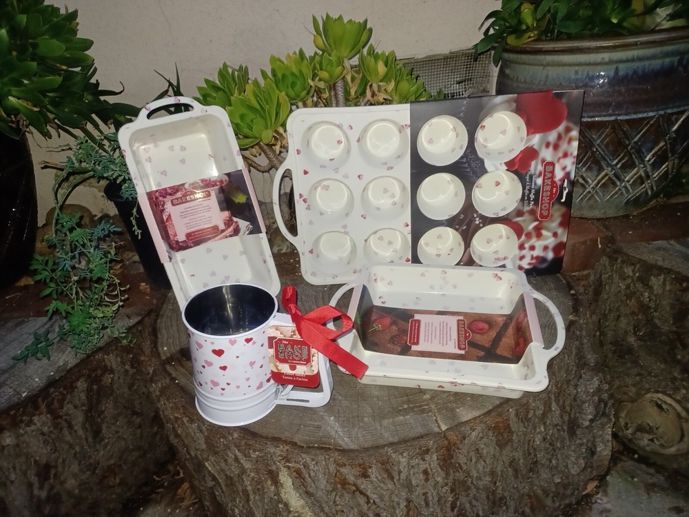 Masterclass Bakeshop Bakeware 4 piece Set Silicon Hearts New