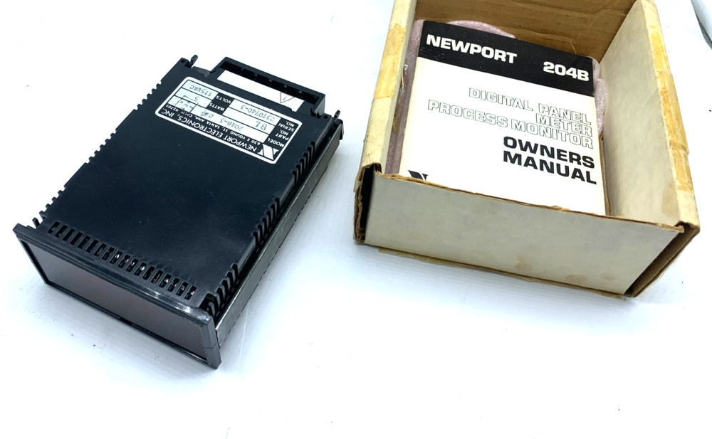 NEWPORT ELECTRONICS 204B-3 Digital Panel Meter in Box with Manual