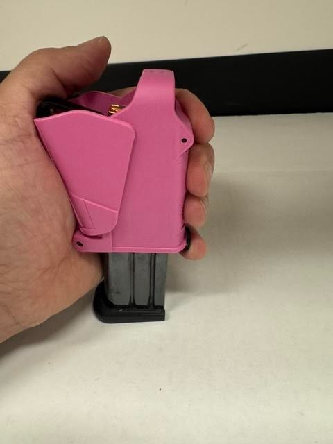 Gunvault Universal Mag Loader Fits 9mm 45 Single/Double Stack Pink unbranded