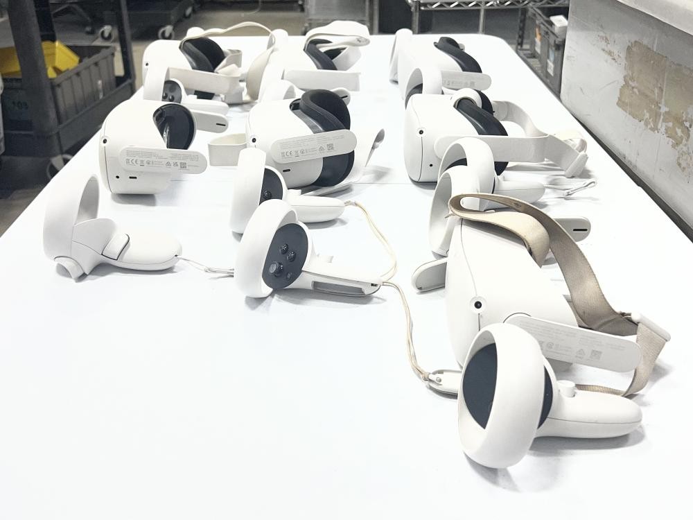 Meta Quest 2, Quest 2 Left Controller - Lot of 9