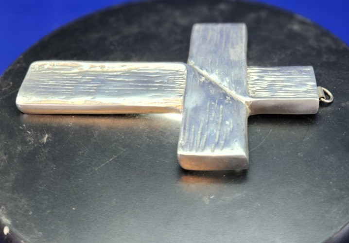 7" Metal Hanging Cross
