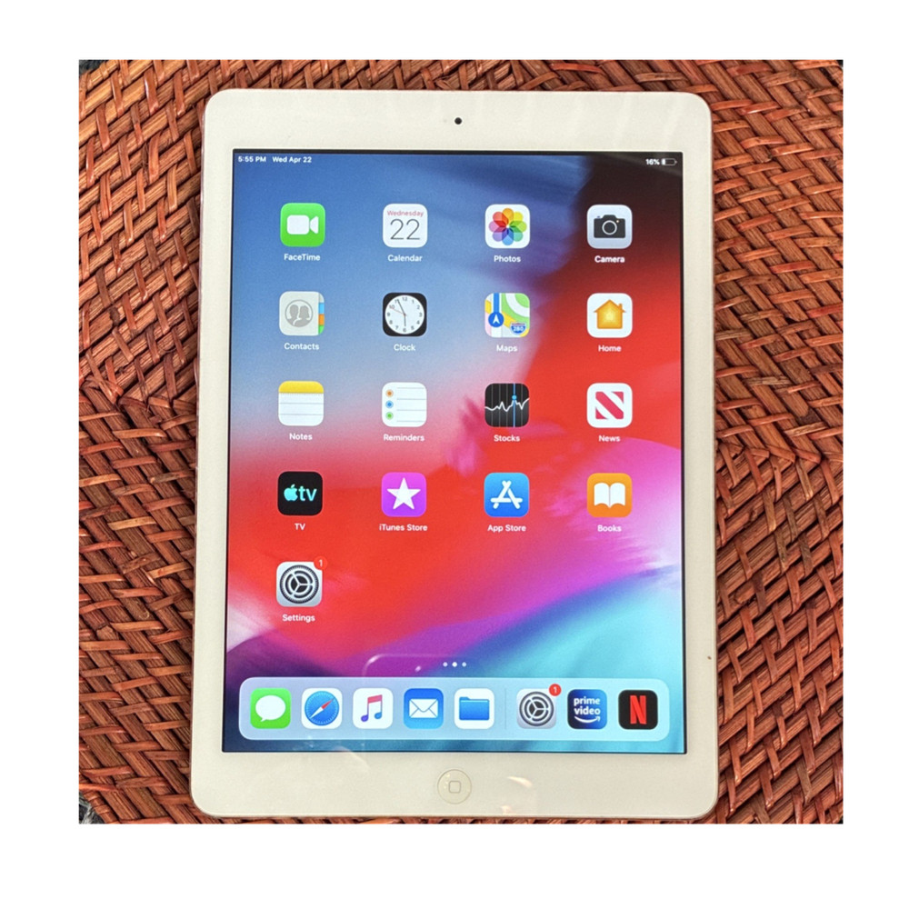 Apple iPad A1474 Silver Tablet Touchscreen Built-In Front Camera