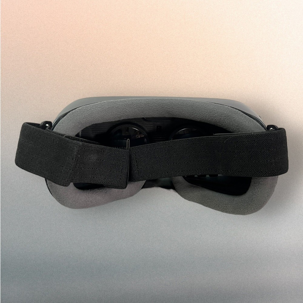 Samsung Gear VR Powered By Oculus Virtual Headset W/Controller SM-R324