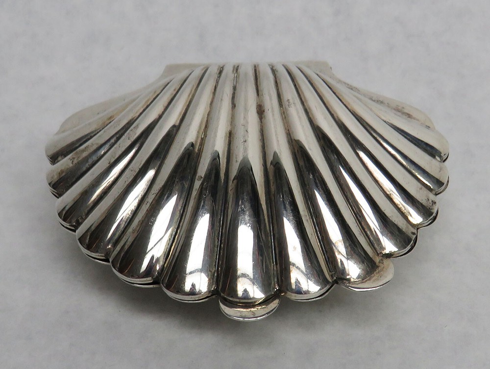 VINTAGE NAPIER STERLING SILVER SCALLOP SHELL BOX / COMPACT