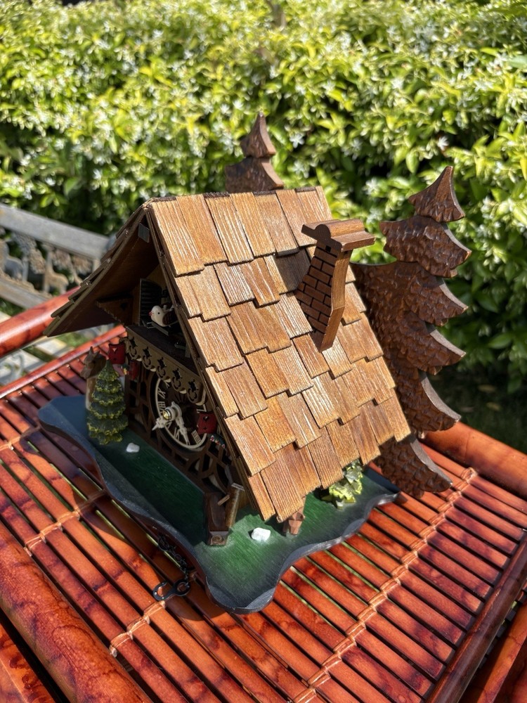 Charming Authentic Engstler German Cuckoo Clock - Perfect Working Condition