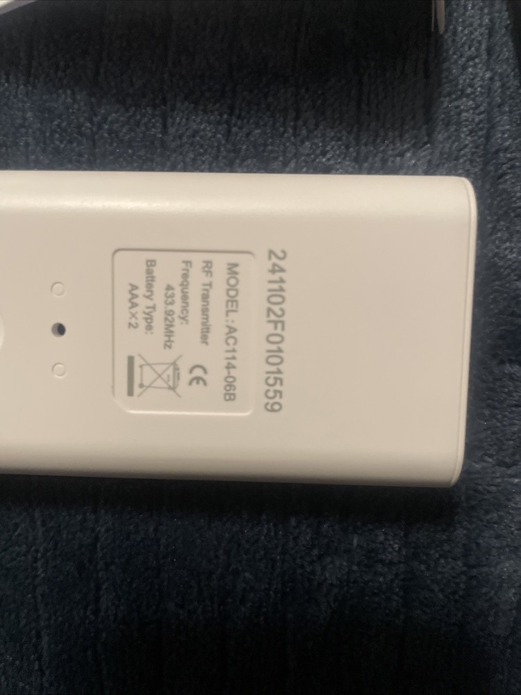 Ac 114 -06B Handheld Wireless Transmitter Remote Control Handheld Emitter New