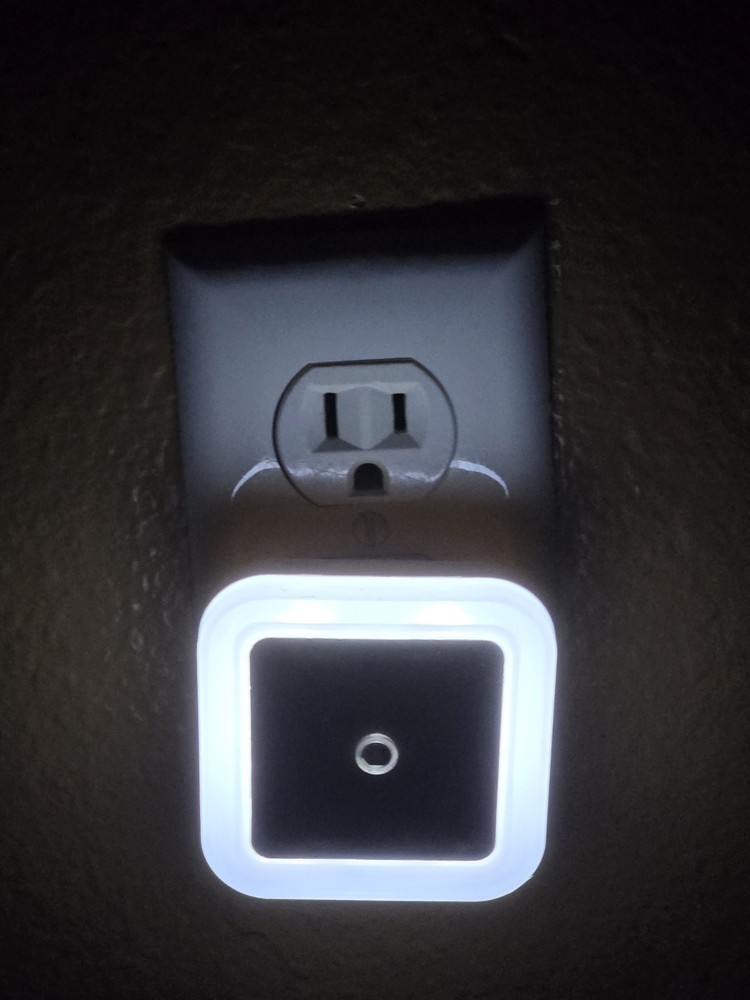 LED Light Sensor Night Light Plug-In Auto On/Off Square 0.5W Energy Saving