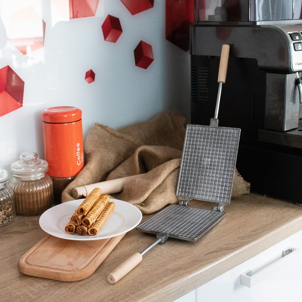 RECTANGULAR ALUMINUM WAFFLE IRON FOR WAFFLE ROLLS MAKING ON THE STOVE