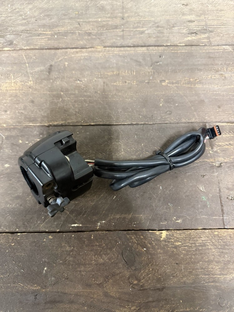 2013 Harley Dyna Switchback Right Hand Control Switch Pack 72948-12 Rare
