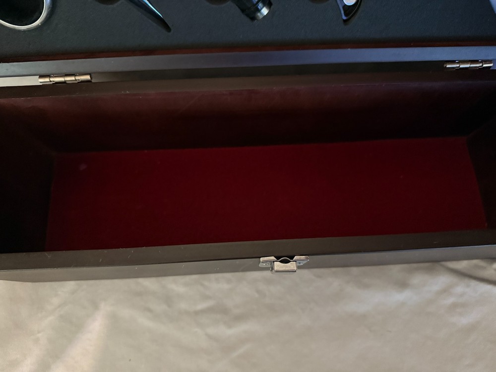 DELUXE WINE WOODEN GIFT BOX WITH 5 ACCESSORIES