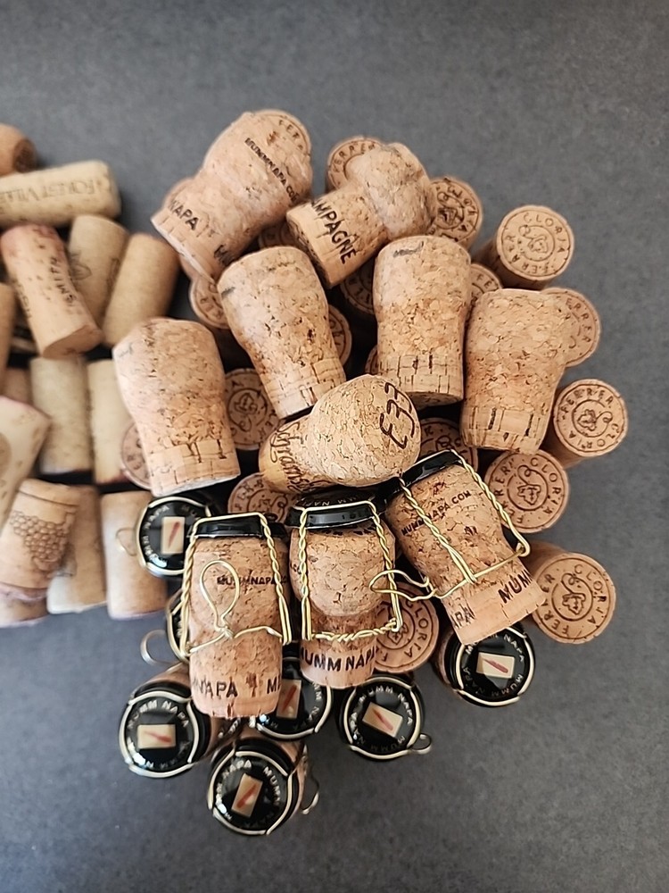 Cork Bottle Stoppers, Used, 100pcs, For Projects, Arts, Different Sizes