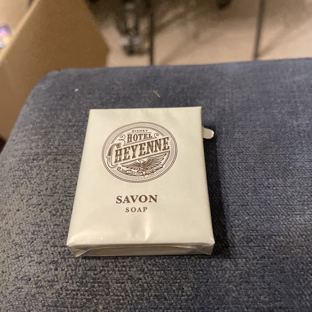 Disneyland Paris Hotel Cheyenne soap