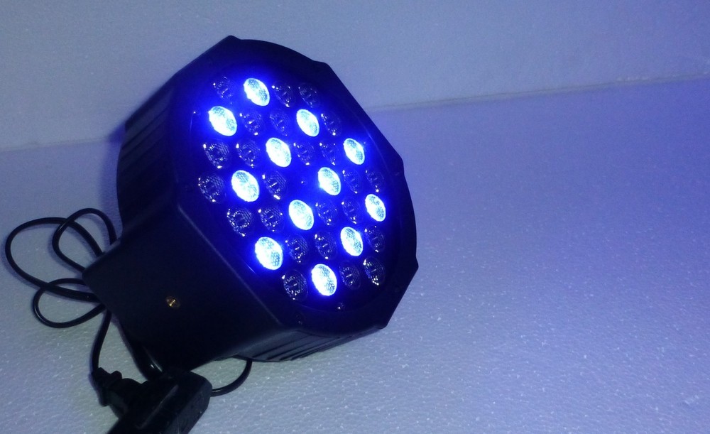 Artic 36 -1" W Flat Par Light LED with Single bracket.