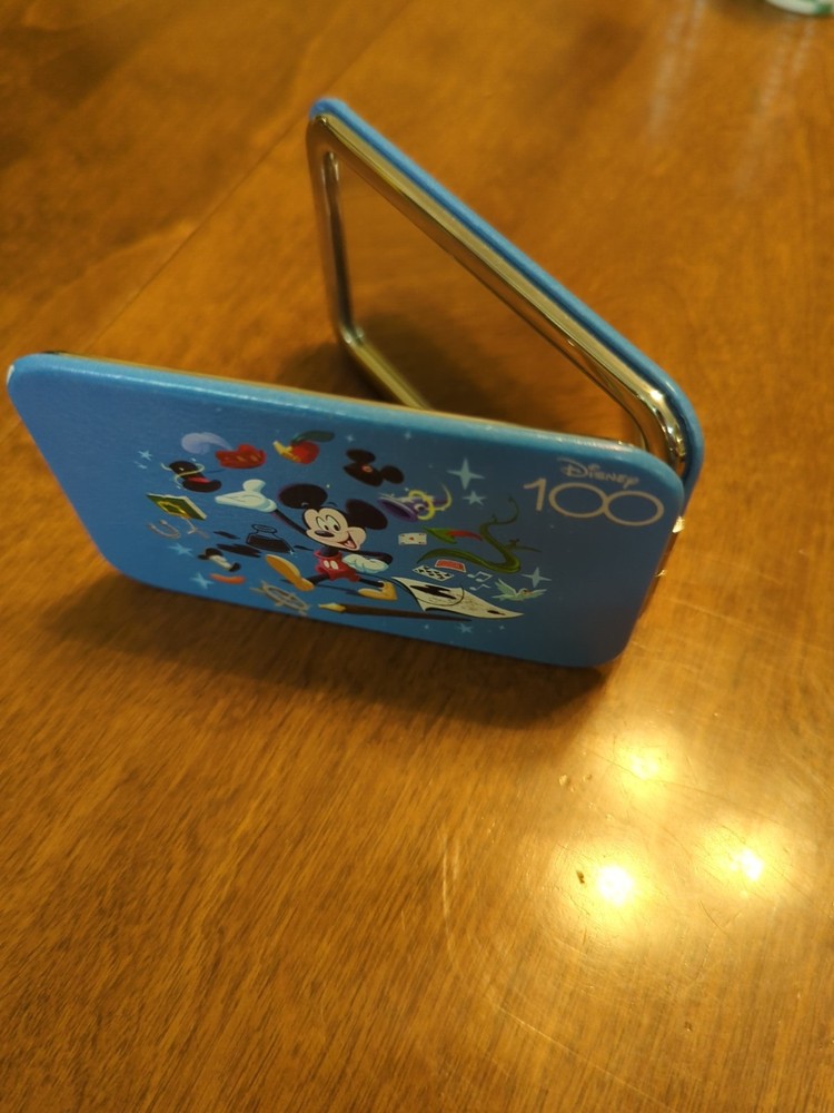 Disney Showcase - D100 Mickey Mouse Mirror