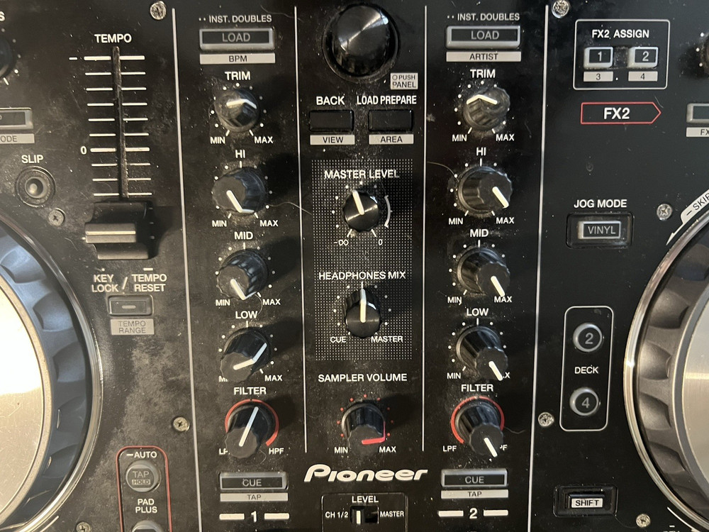 Pioneer DDJ-SR Digital DJ Controller Comes With Extras please read description