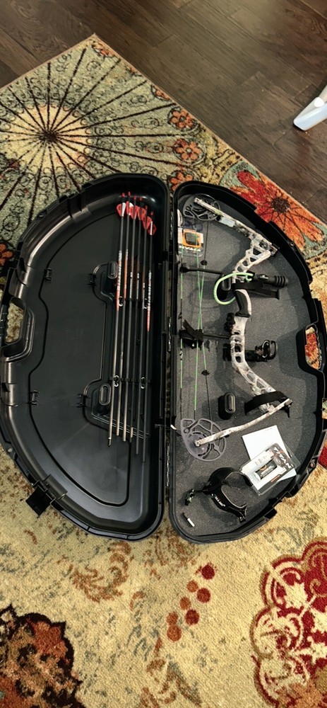 compound bow left hand