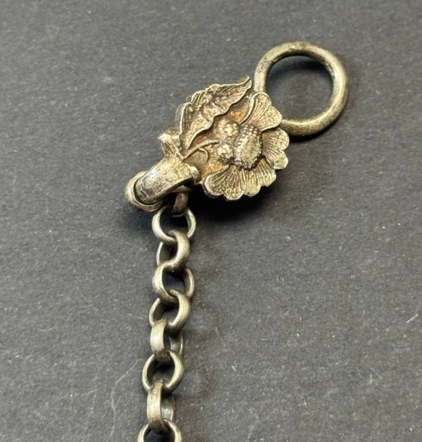 ANTIQUE NEEDLE SILVER CASE