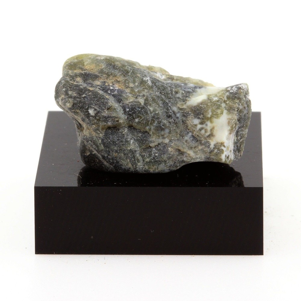 Serpentine. 31.0 Ct. Estrie, Québec, Canada.