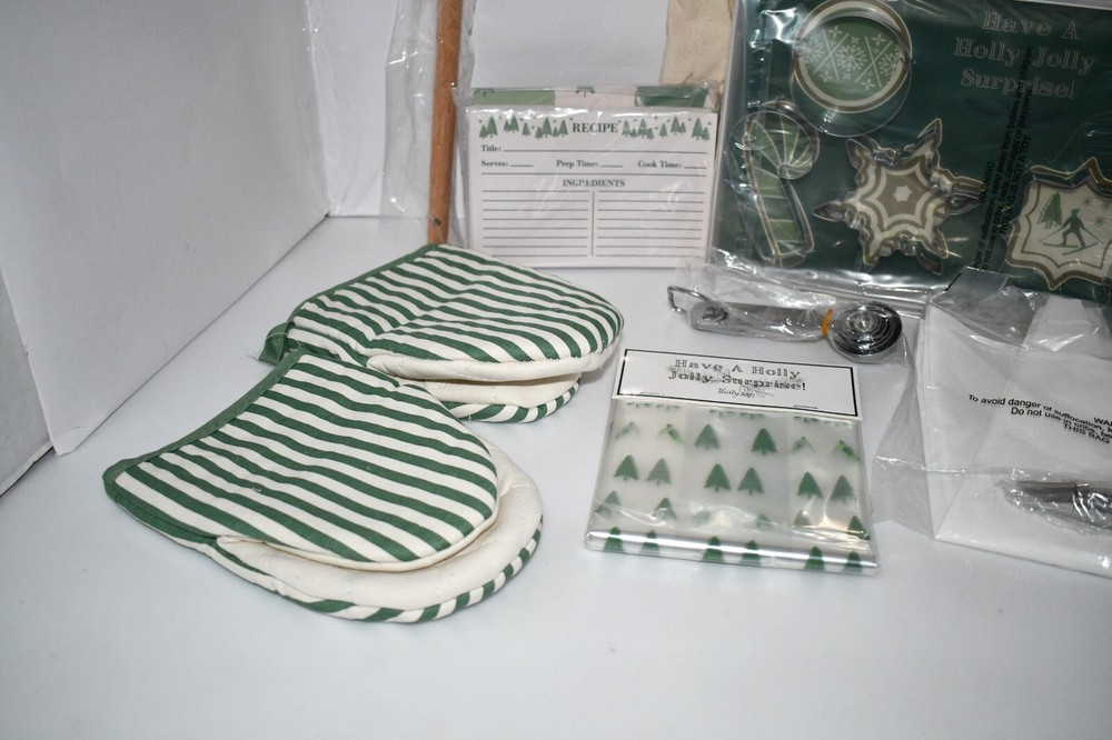 Thirty One Festive Feels Baking Set NIB