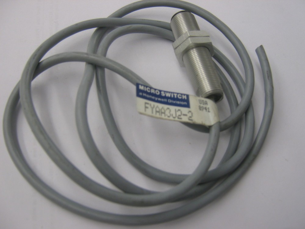 USED HONEYWELL MICRO SWITCH PART # FYAA3J2-2