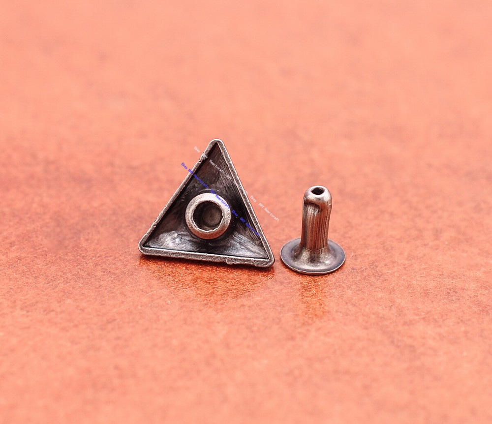 30x Biker Punk Solid Triangle Leather Rivet Studs Leathercraft Belt Accessories