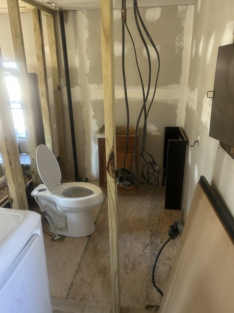 Contemporary Prefab Mobile Home 2 Bed 2 Bath Multiple Windows Wood Metal.