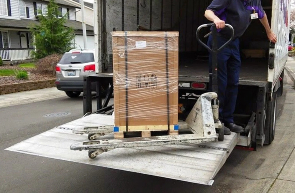 Smith Auto Liftgate Delivery Service Fee (NO FORKLIFT AVAILABLE)