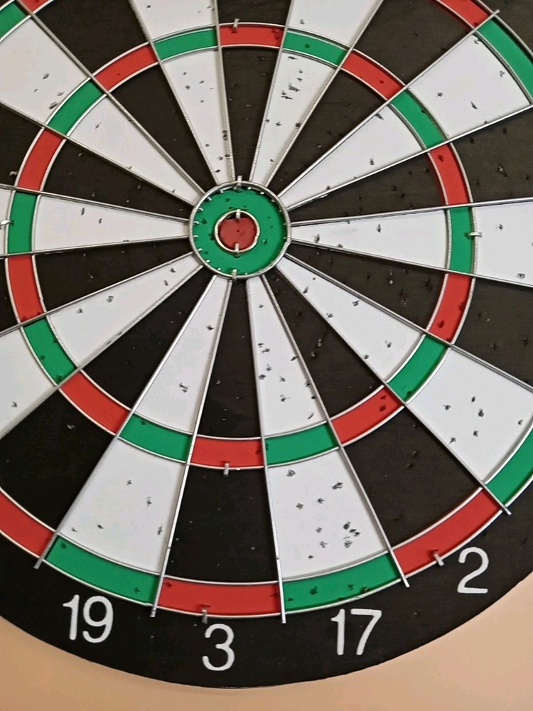 🤩 Double sided Dart Board Set with 6 darts.