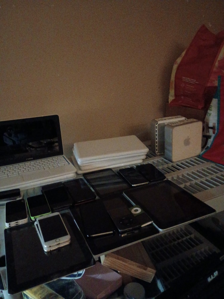 ELECTRONICS LOT IPHONES ANDROIDS IPADS IPODS AND MORE