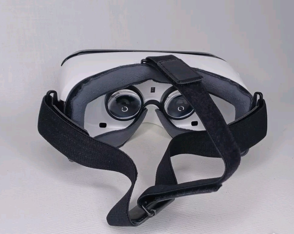 Samsung Gear Smartphone VR Headset Powered By Oculus