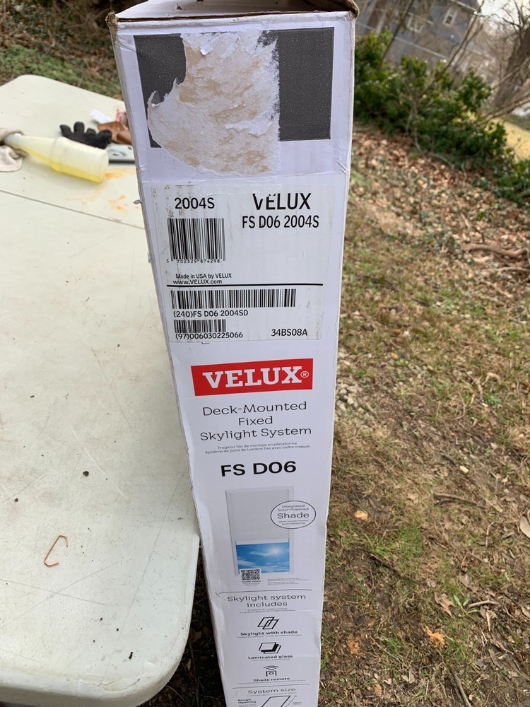 Velux FS D06 Deck Mounted Skylight System integrated Solar Powered Shade 22X45"