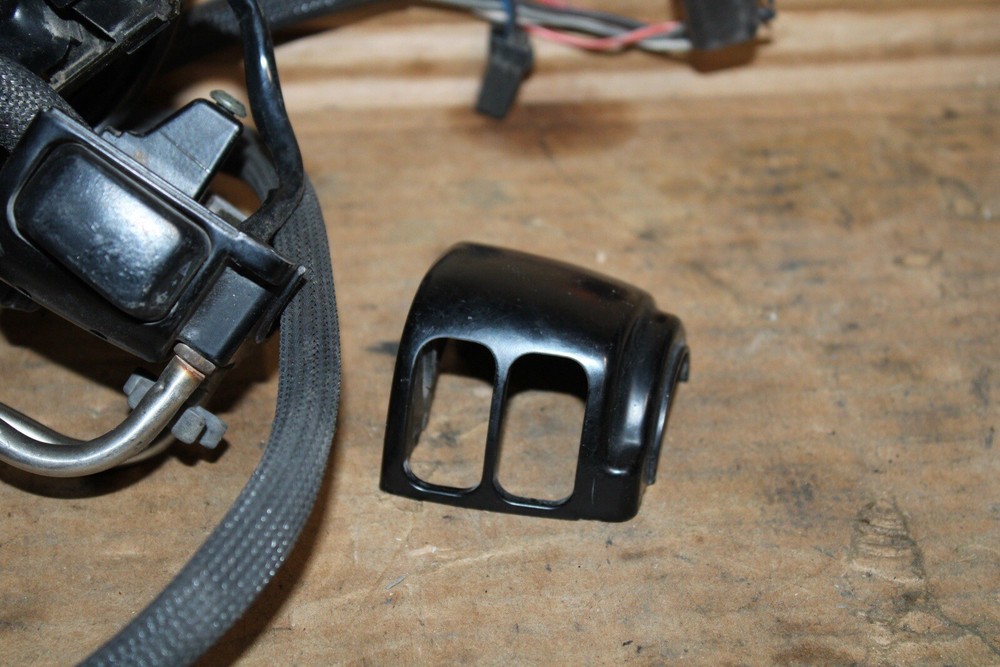 2006 Harley Davidson FXDBI Dyna Street Bob RIGHT Handlebar Handle Control Switch