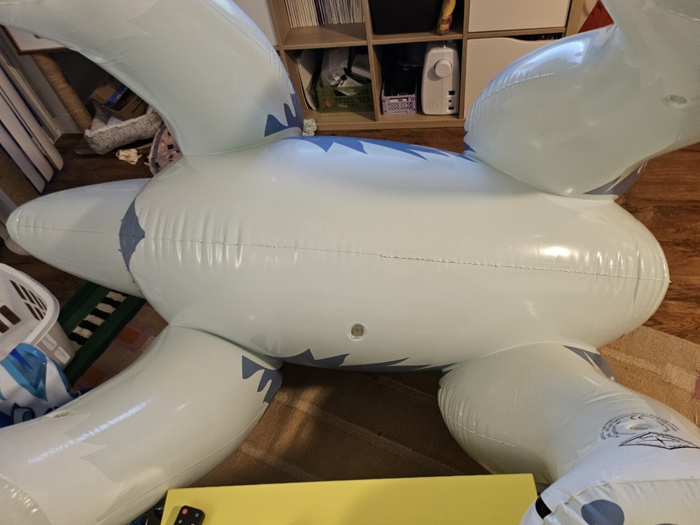 IW Inflatable World Wolf Shiny
