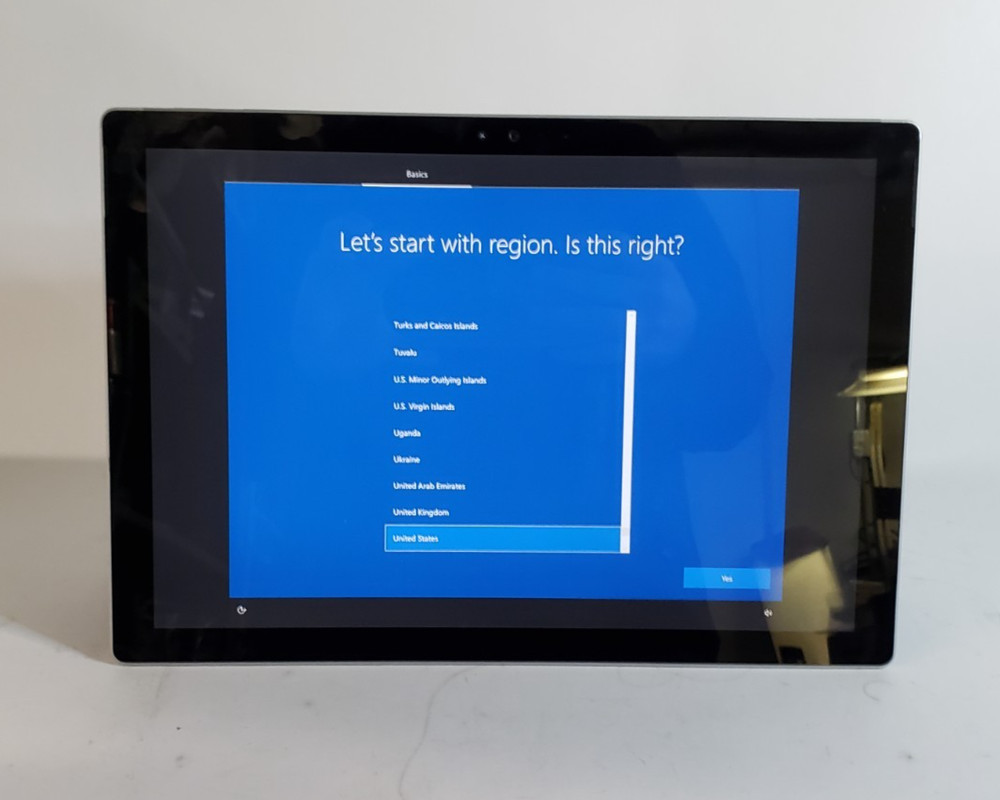 Microsoft Surface Pro 4  Intel Core m3-6Y30 4GB RAM 128GB SSD Win 10 Pro