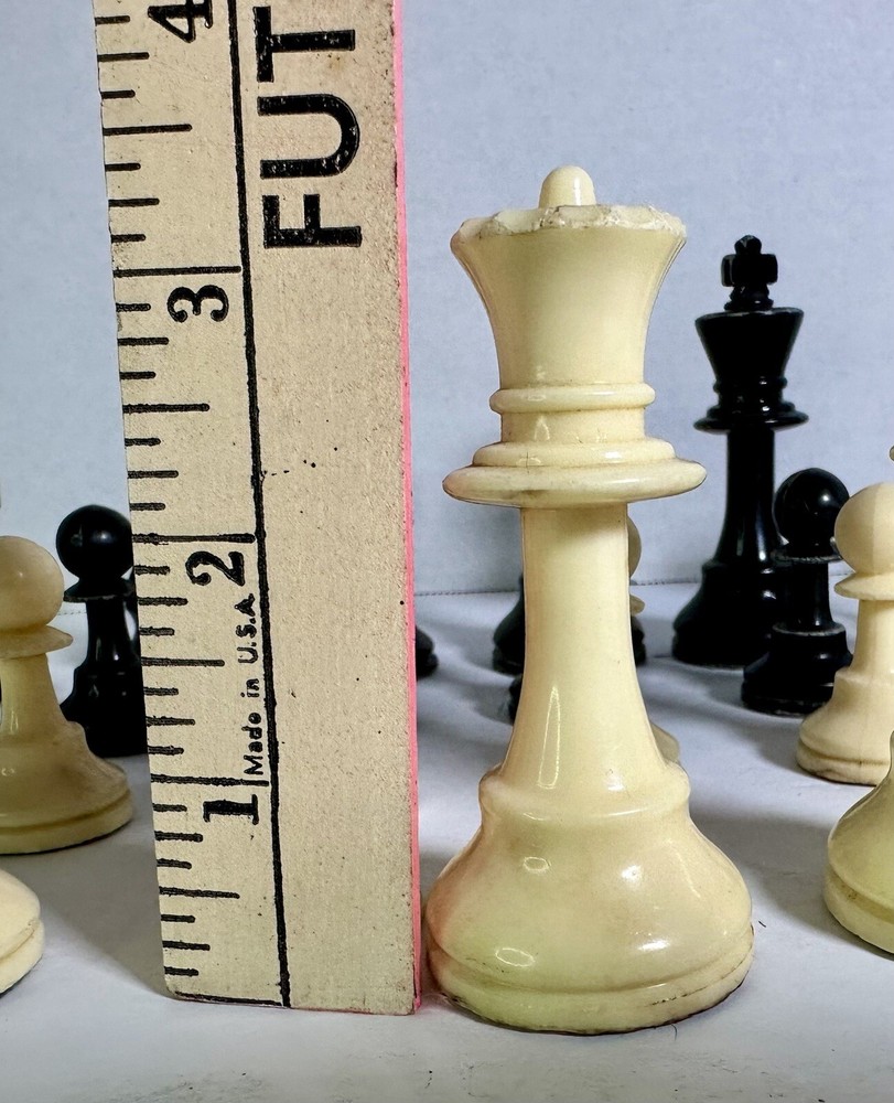 Chess Pieces Plastic Weighted Felt 3.75” King Missing 1 Blk & 1 Wht Pawn