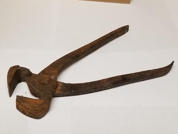 Vintage Heller Bros Nipper Nail Puller