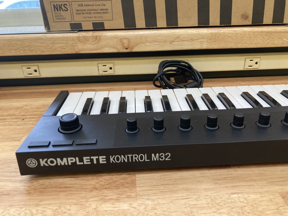Native Instruments M32 Komplete Kontrol Keyboard Controller
