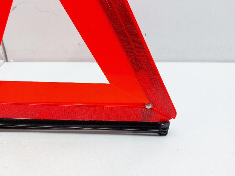 AUDI TT MK3 8S HAZARD WARNING TRIANGLE 2016