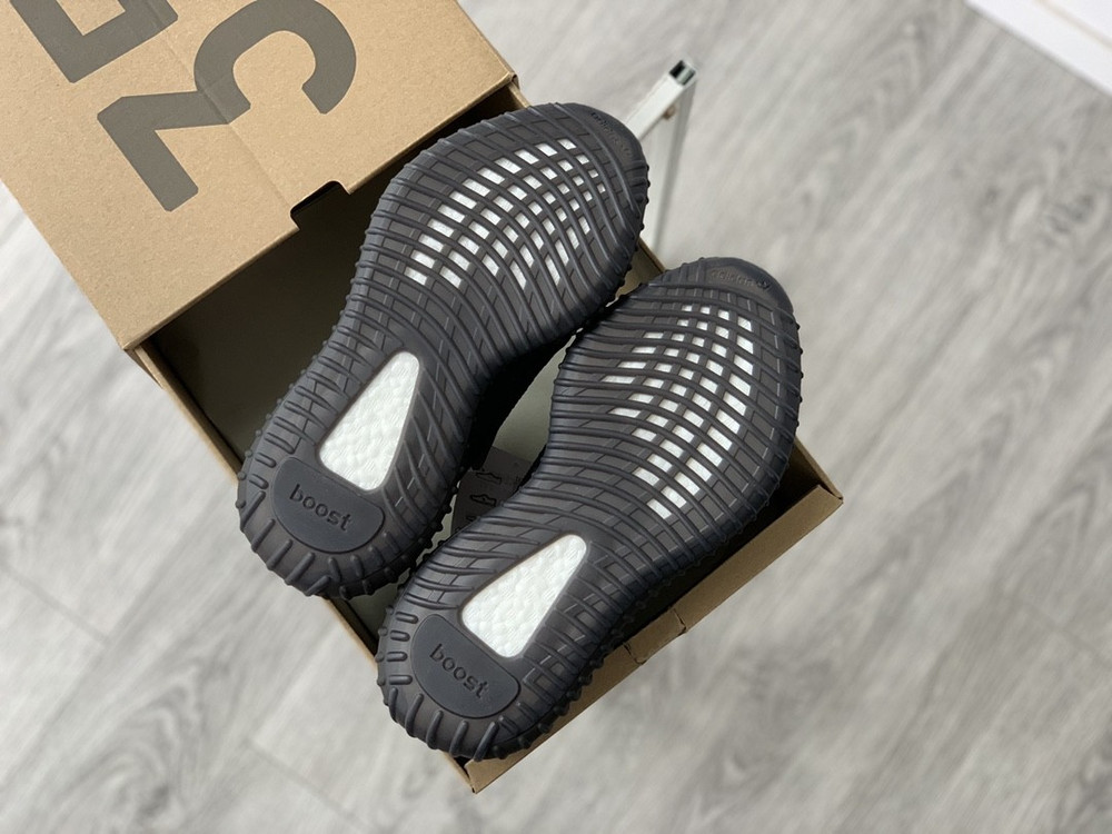 Yeezy Boost 350 V2 Bred Black Red CP9652