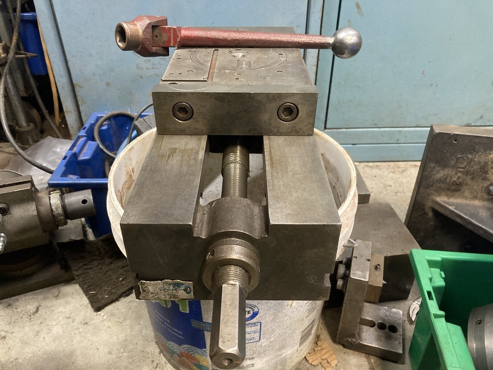 KURT 6" PULL-TYPE II CNC MILLING MACHINE VISE w/ JAWS & HANDLE - #PT600