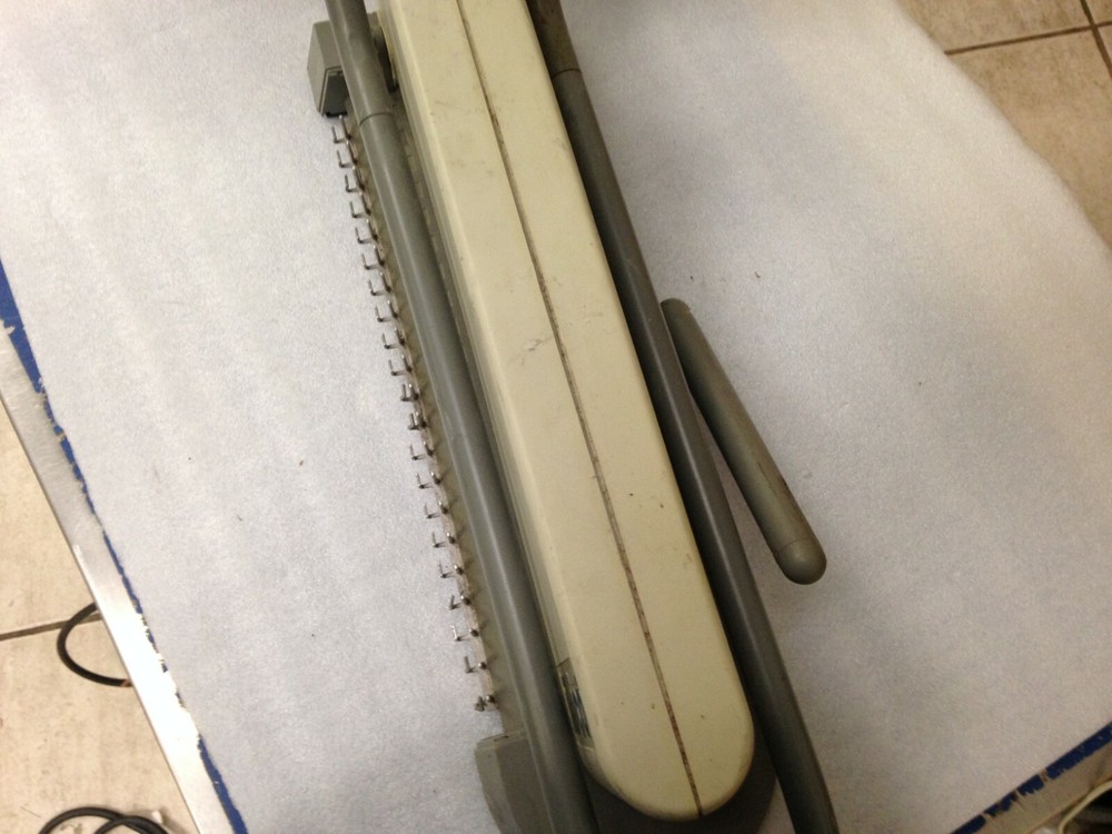 IBICO EB-19 Manual Binding Punch Machine.