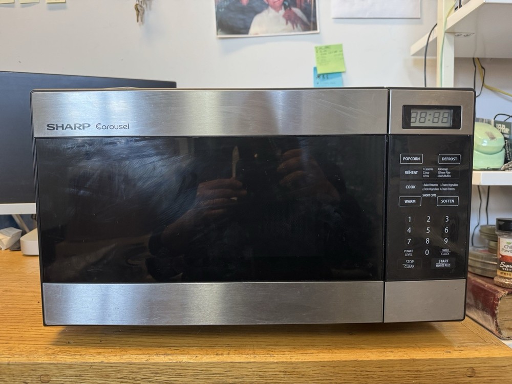 Sharp Carousel Microwave R-216LS