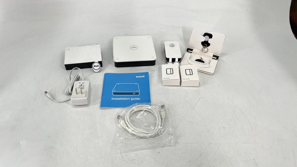 New Open Box SCOUT ALARM SMART WIRELESS HOME SECURITY SYSTEM SCHUB01
