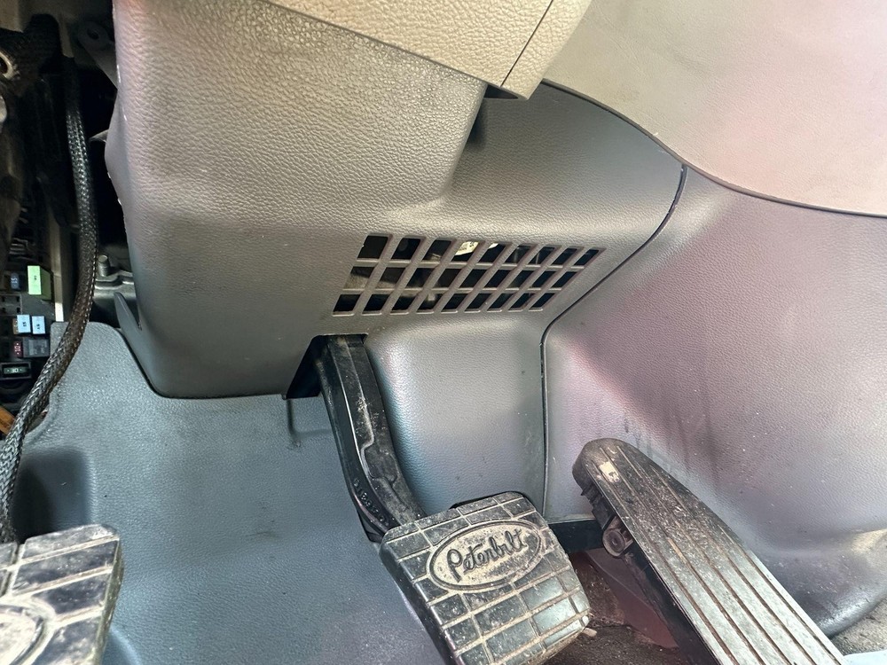 2013-2027 Peterbilt 579 KICK Dash Panel - Used